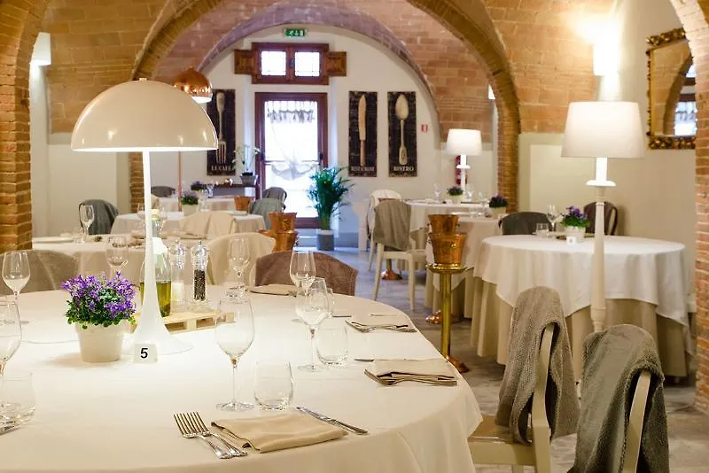 Hotel Villa Maya Cascina 3*,