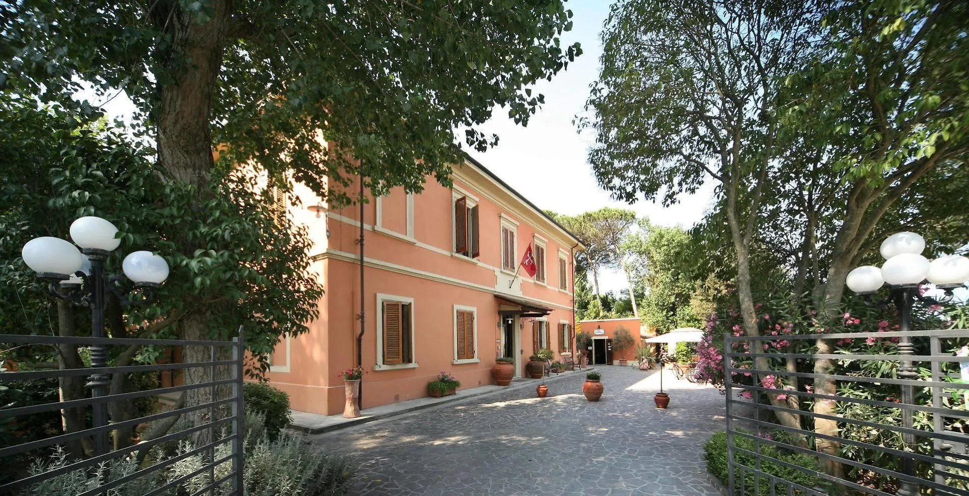 Hotel Villa Maya Cascina